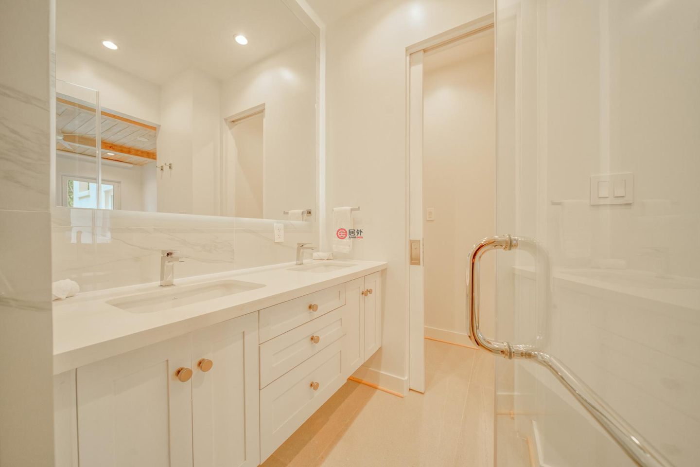 洪都拉斯海湾群岛Roatán的公寓，Oceanfront Condominium D9 Watercolors Resort 3rd Floor Building D，编号76872740