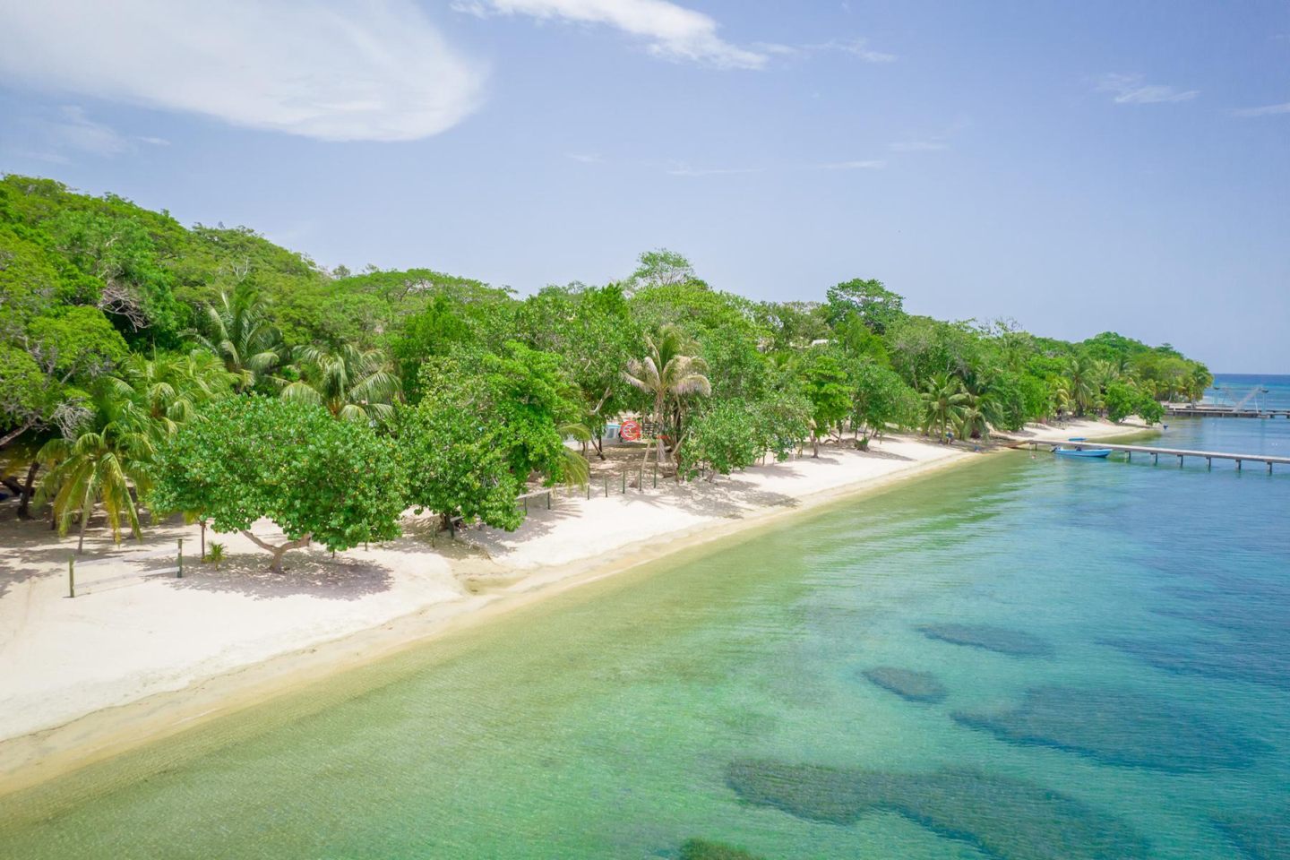 洪都拉斯海湾群岛Roatán的公寓，Oceanfront Condominium D6 Watercolors Resort 3rd Floor Building D，编号76872639