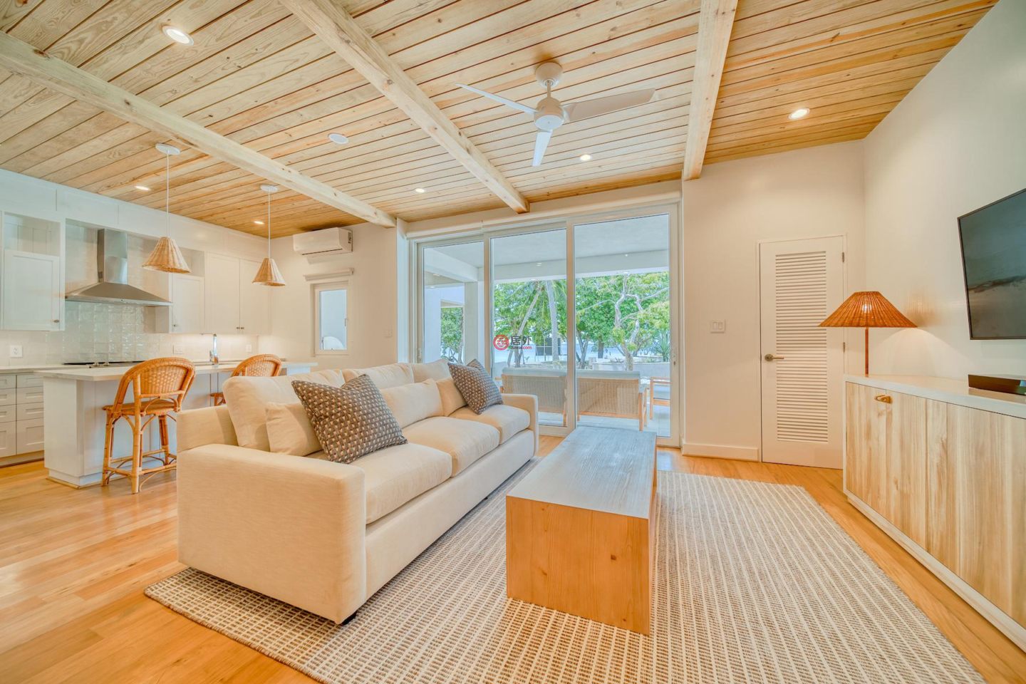 洪都拉斯海湾群岛Roatán的公寓，Oceanfront Condominium D6 Watercolors Resort 3rd Floor Building D，编号76872639