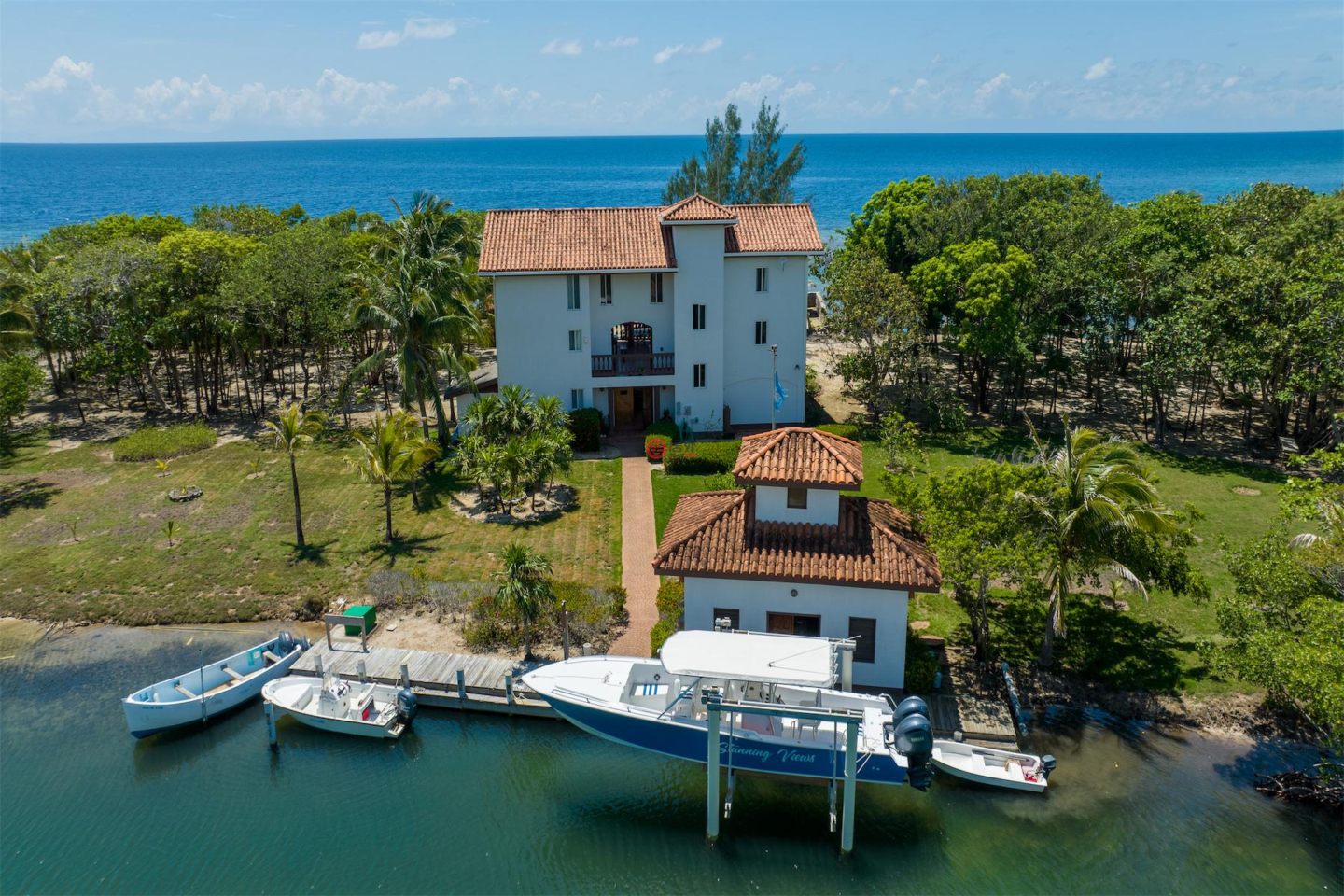 洪都拉斯海湾群岛Roatán的独栋别墅，Island House with Dock & Boats in Parrot Tree，编号77810415