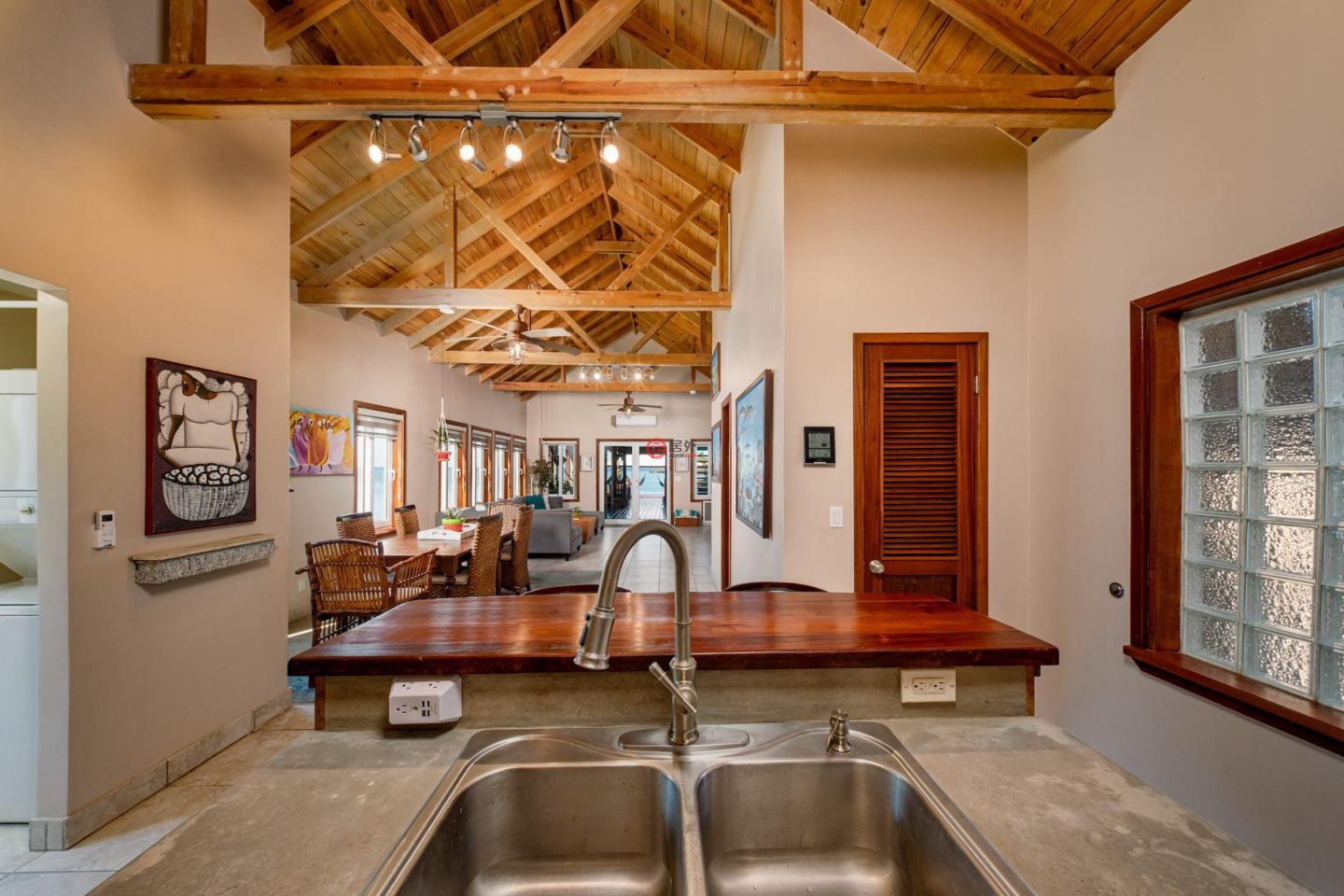 洪都拉斯海湾群岛Roatán的独栋别墅，Unique Over-The-Water Home Anthony's Key Road，编号76655198