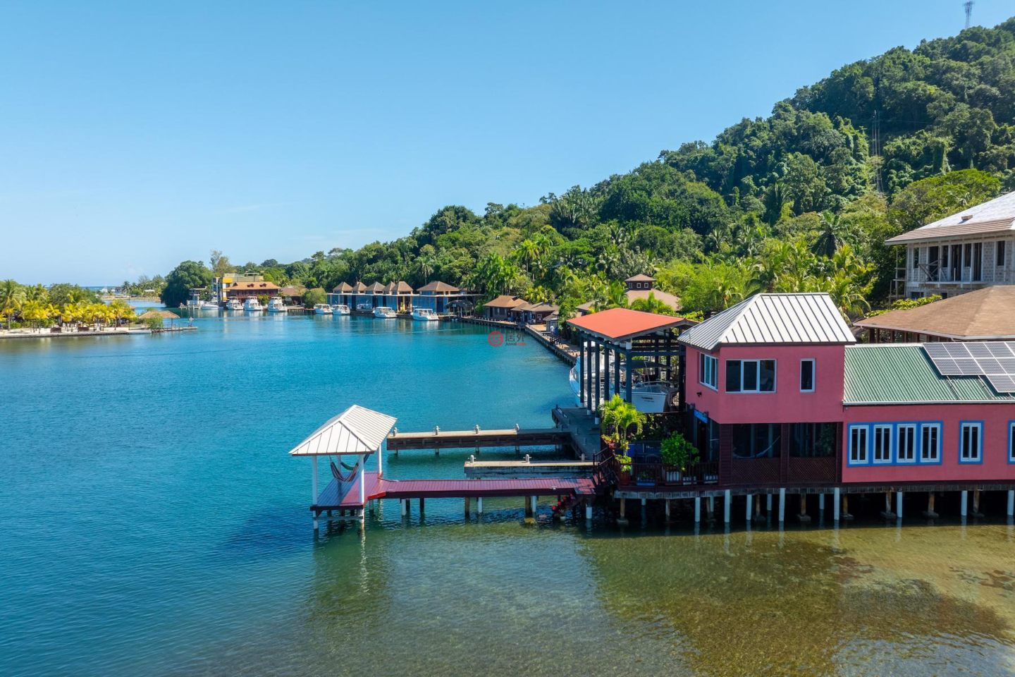洪都拉斯海湾群岛Roatán的独栋别墅，Unique Over-The-Water Home Anthony's Key Road，编号76655198