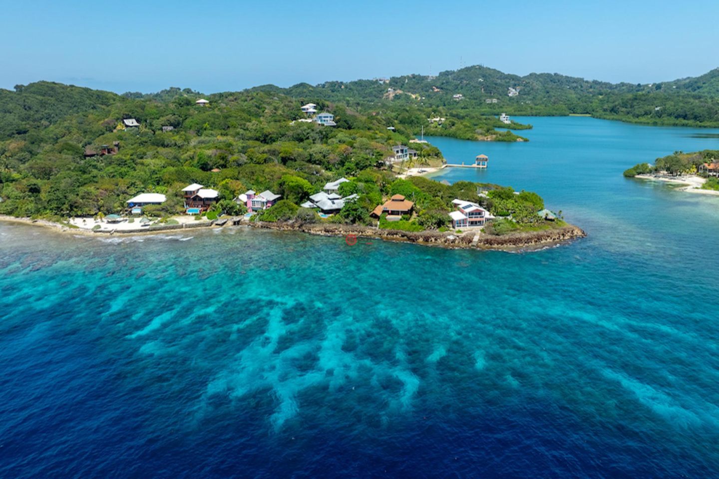 洪都拉斯海湾群岛Roatán的独栋别墅，Ocean View 5 BR Island Style Cottage Flamingo House，编号77263676