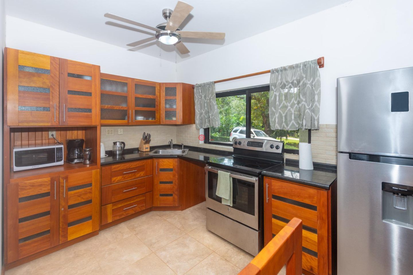 洪都拉斯海湾群岛Roatán的独栋别墅，Modern 2BR Villa in Diamond Hills Resort，编号77143317