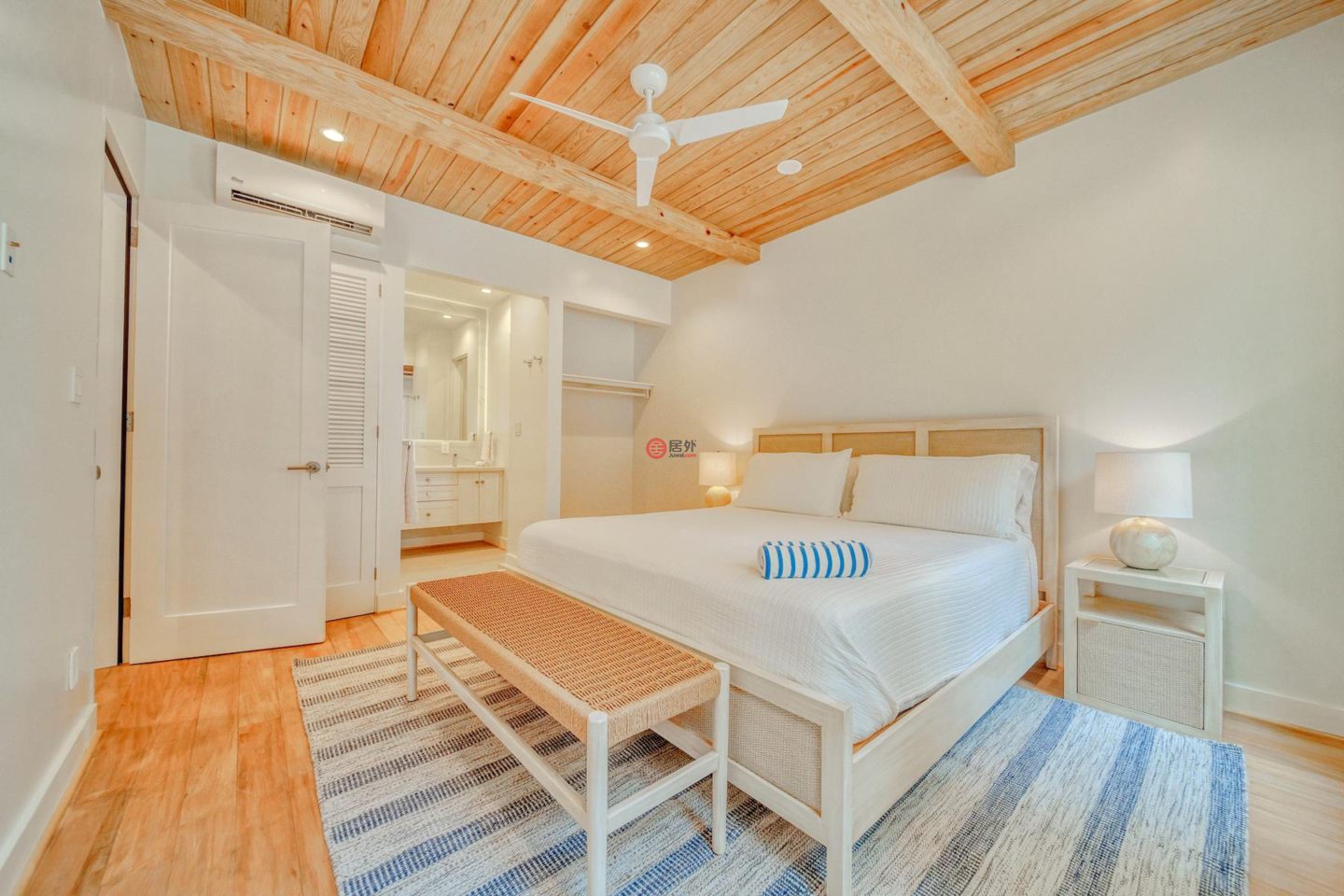 洪都拉斯海湾群岛Roatán的公寓，Oceanfront Condominium D4 Watercolors Resort 1st Floor Building D，编号76763848