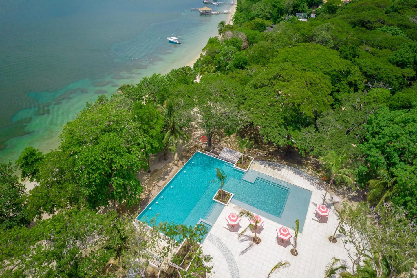 洪都拉斯海湾群岛Roatán的公寓，Oceanfront Condominium D4 Watercolors Resort 1st Floor Building D，编号76763848