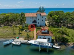 洪都拉斯海湾群岛Roatán的独栋别墅，Island House with Dock & Boats in Parrot Tree，编号77810415