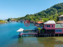 洪都拉斯海湾群岛Roatán的独栋别墅，Unique Over-The-Water Home Anthony's Key Road，编号76655198
