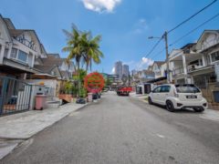 马来西亚雪兰莪州Bandar Sri Damansara的联排别墅，Jalan Ara SD 7 Ara Residence 52200 Bandar Sri Damansara，编号78508724