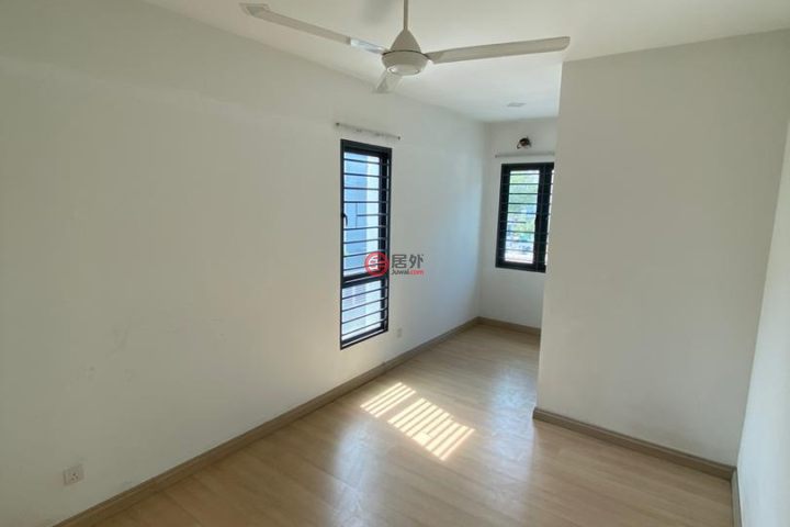 马来西亚莎阿南5卧4卫的公寓